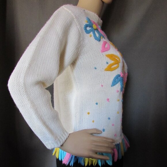 SALEVintage Groovy Sweater Embroidered Flowers Fully Fashioned Made in Hong Kong - Picture 6 of 12